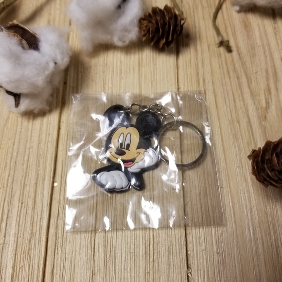 🐀🐀Adorable Mickey Mouse Key Chain🐀🐀 - Picture 7 of 8